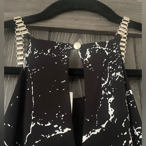 Black & White Kenneth Cole Marble print halter dress w/chain straps, NWT, sz M - Picture 6 of 8